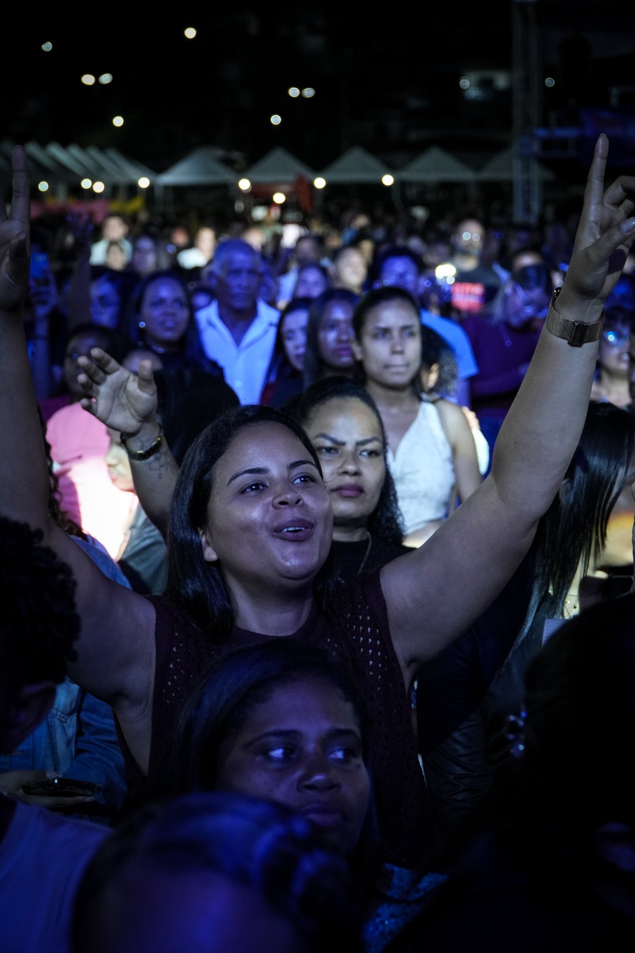 Público acompanhando a apresentação